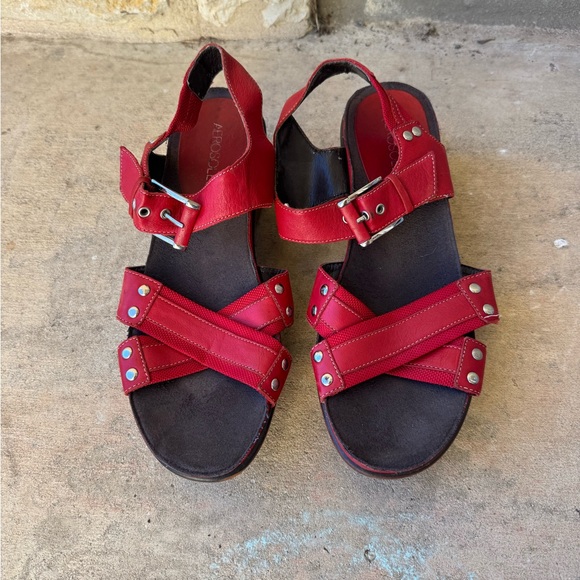 Aerosols chunk change red platform sandals - Picture 1 of 6